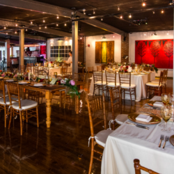 Wedding venue in Phialdelphia. A large room with decorated tables and chairs