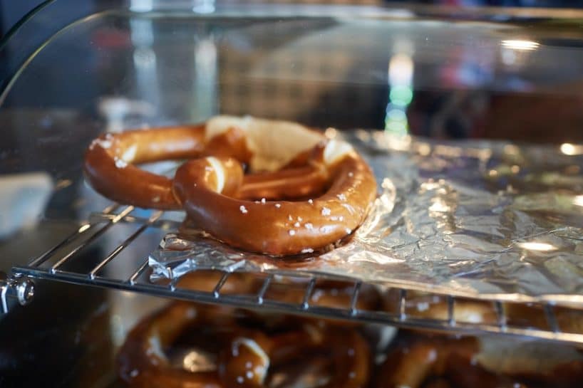 soft pretzel philadelphia wedding photographers